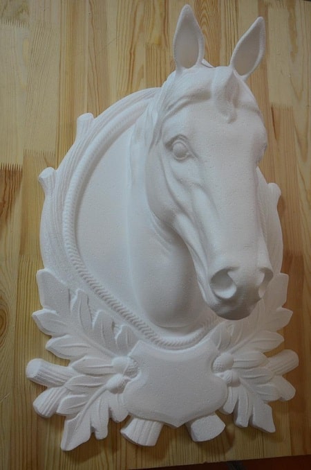 Скульптура лошади из пенопласта